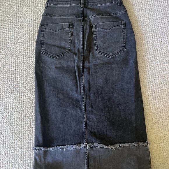 Zara denim skirt in dark gray - Picture 3 of 4